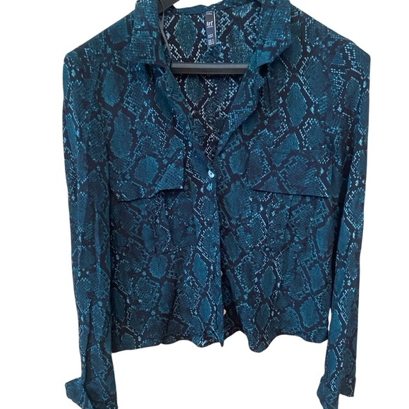 Zara TRF Collection Women’s Green Snake Print Blouse Size S Long Sleeves Career - Picture 3 of 13